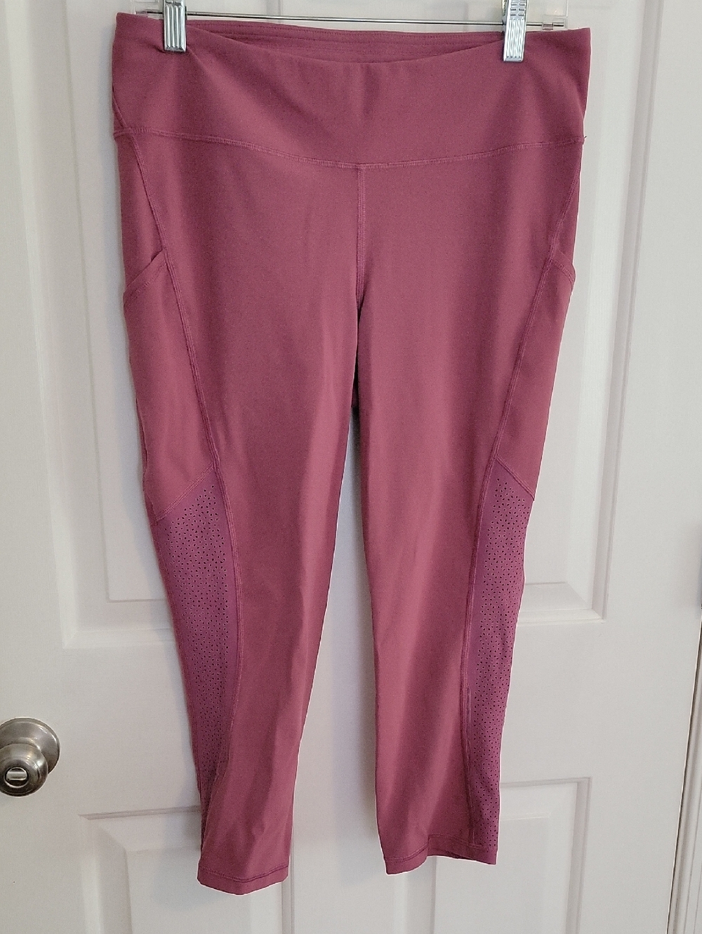 Lululemon Mauve Capri Leggings